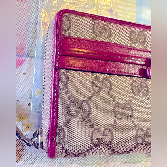 Guc gucci zip around wallet does have some call outs see pics - Picture 5 of 12